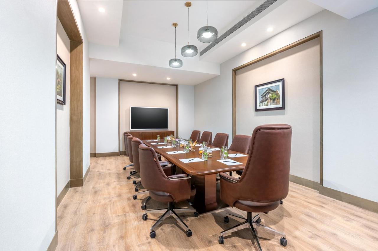 Vivanta Ahmedabad Sg Highway Εξωτερικό φωτογραφία