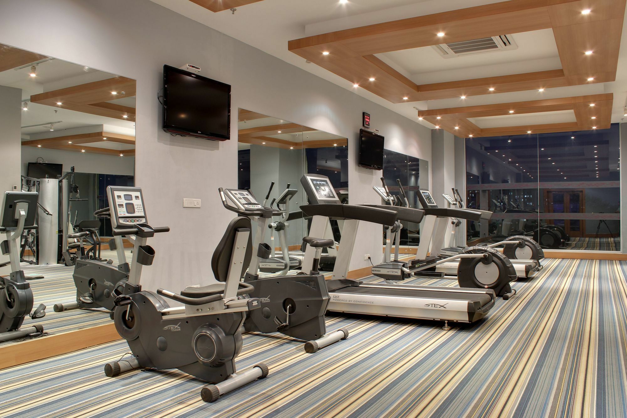 Vivanta Ahmedabad Sg Highway Εξωτερικό φωτογραφία